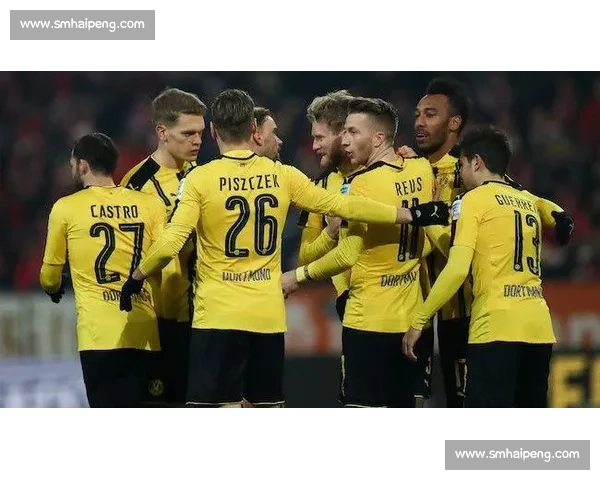 德甲足球联赛发展特点与全球化背景下的竞争力提升分析 德甲足球联赛发展特点与全球化背景下的竞争力提升分析